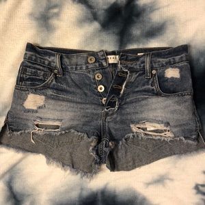 Bullhead Slouchy Distressed Denim Shorts Size 3